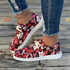 Women's Skateboard Shoes with Love Pattern Decoration Flat Lace-up Canvas Shoes