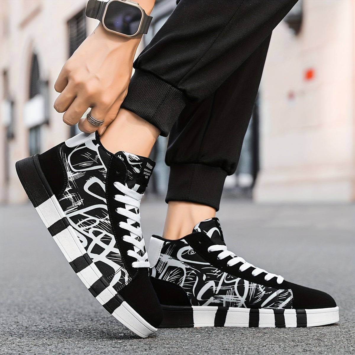 Men's Graffiti Skate Shoes Comfy Anti skid Lace Up Platform Sneakers