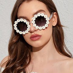Daisy Round Frame Sunglasses Gradient Lens Clear Frame Glasses
