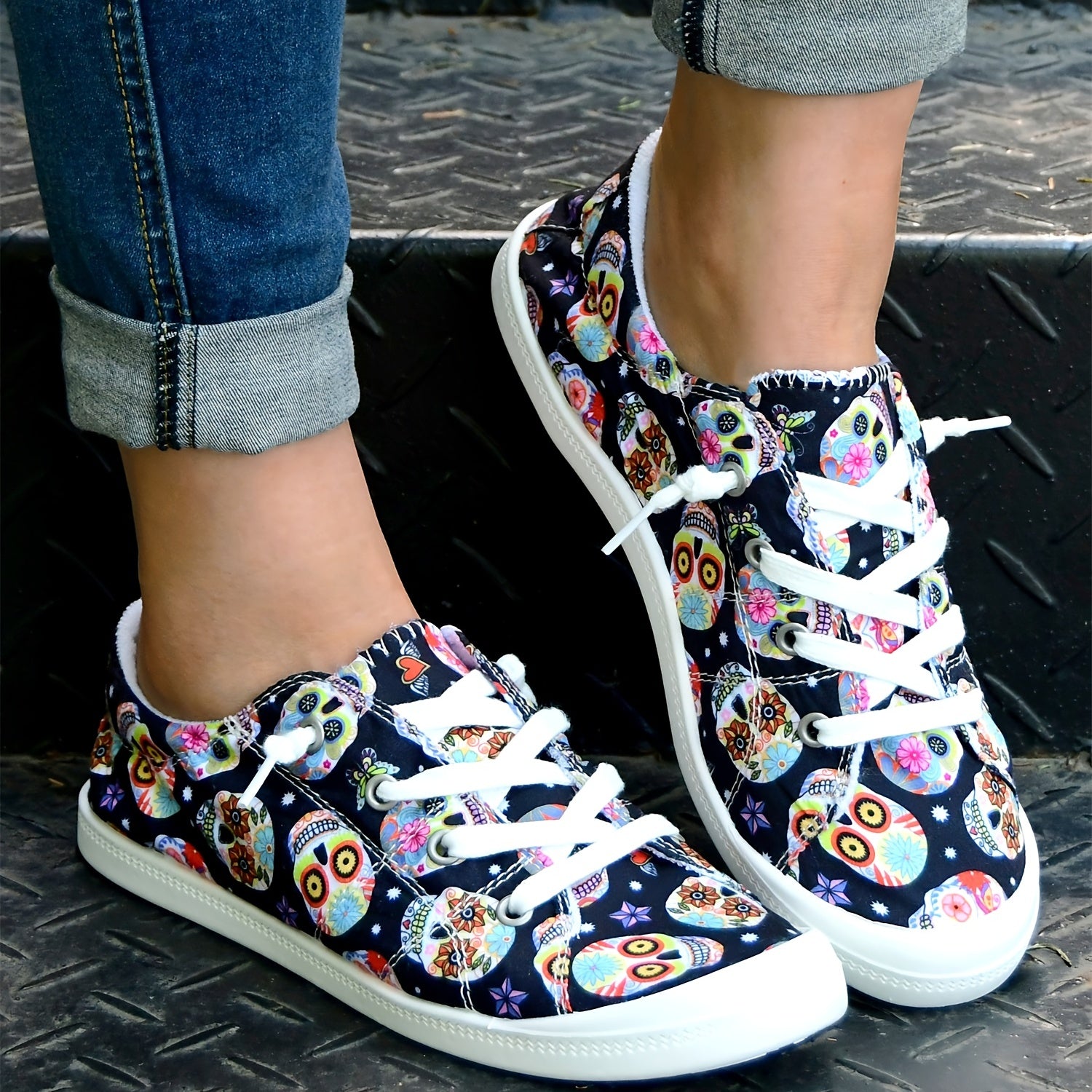 Women's Skull Pattern Canvas Shoes Low Top Lace Up Round Toe Flat Casual Shoes