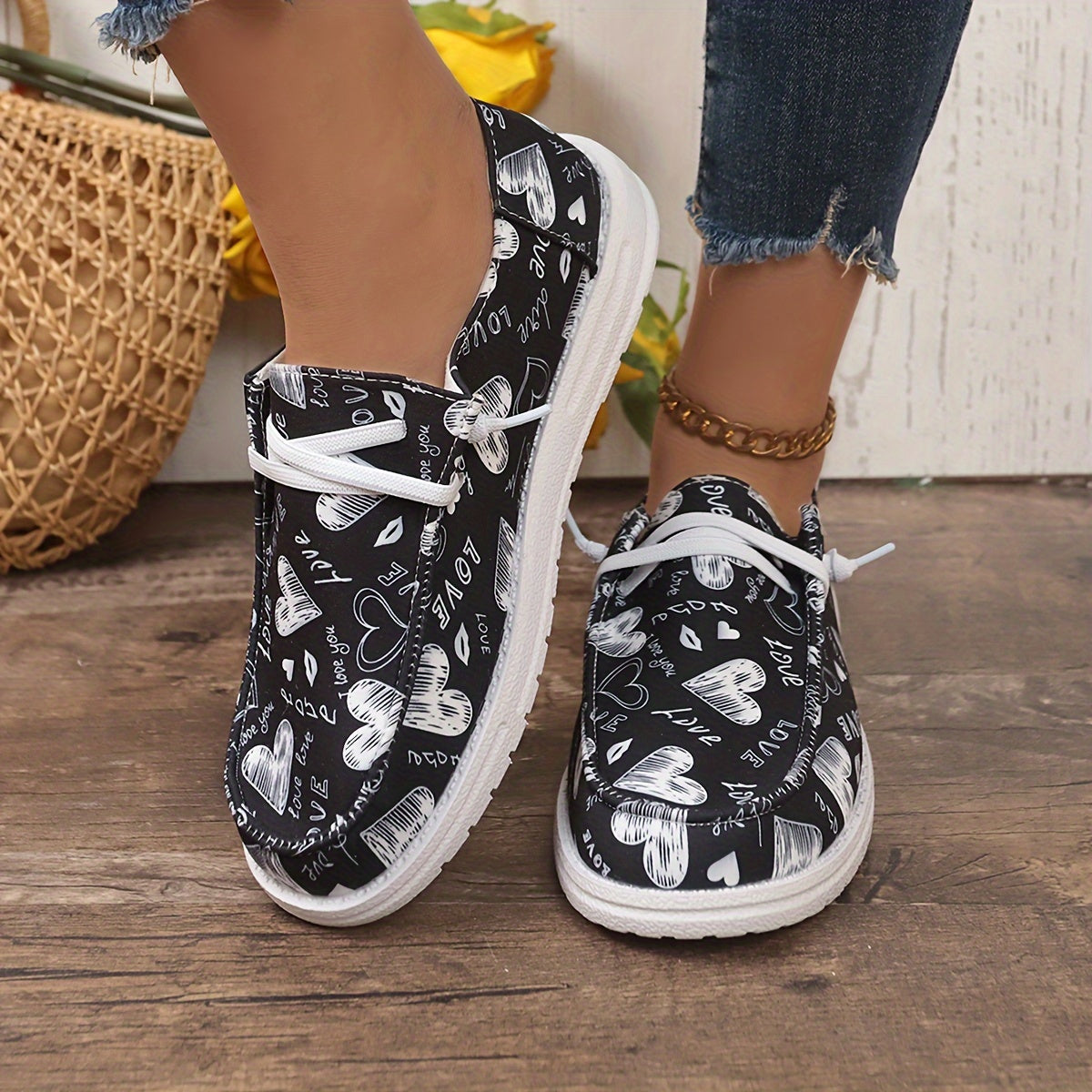 Heart & Letter Pattern Skate Shoes for Women