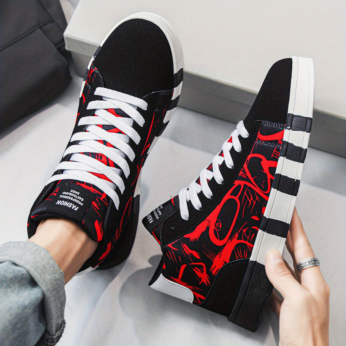 Men's Graffiti Skate Shoes Comfy Anti skid Lace Up Platform Sneakers