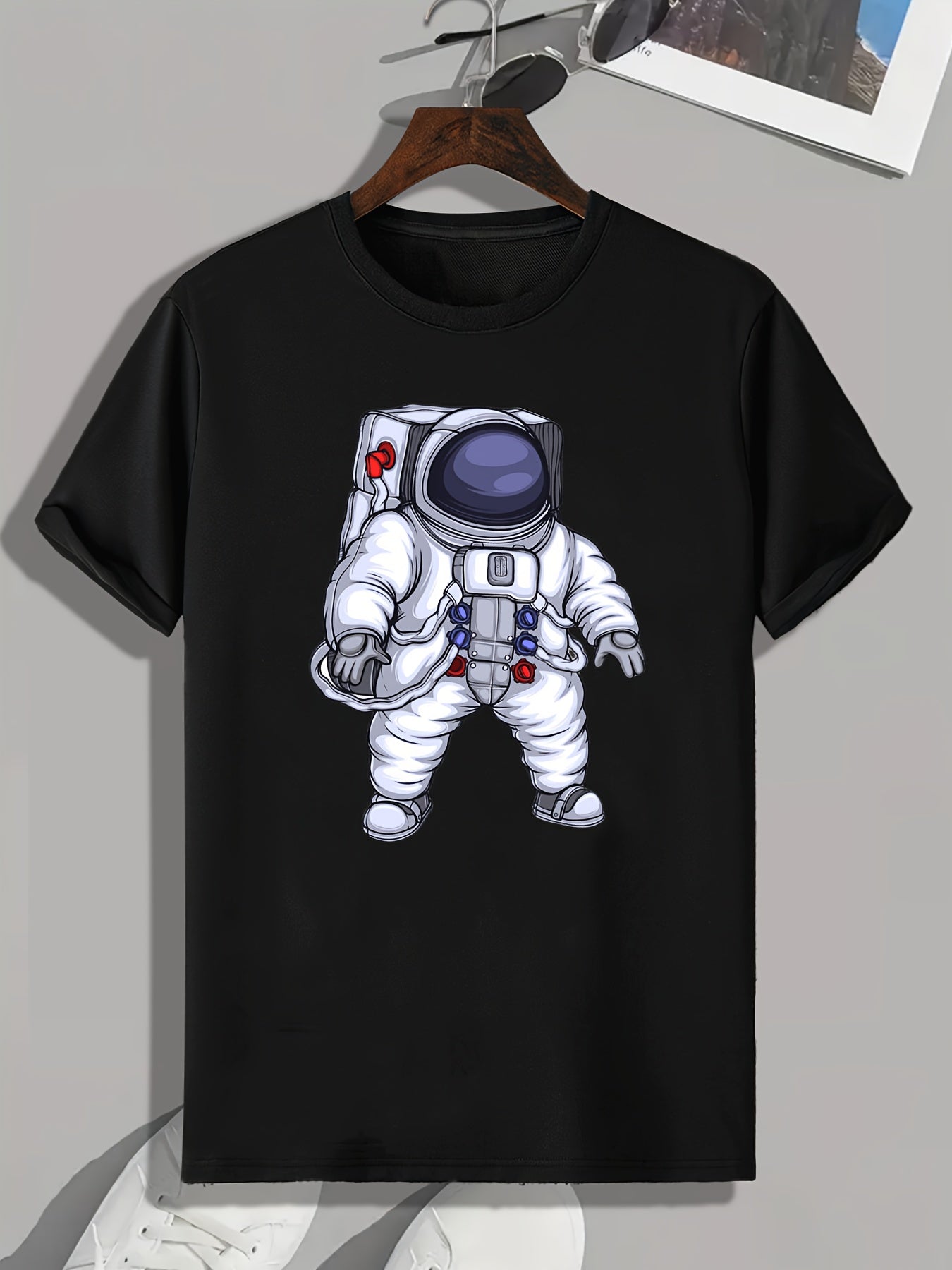 Astronaut Print Men's Graphic T-shirt for Summer