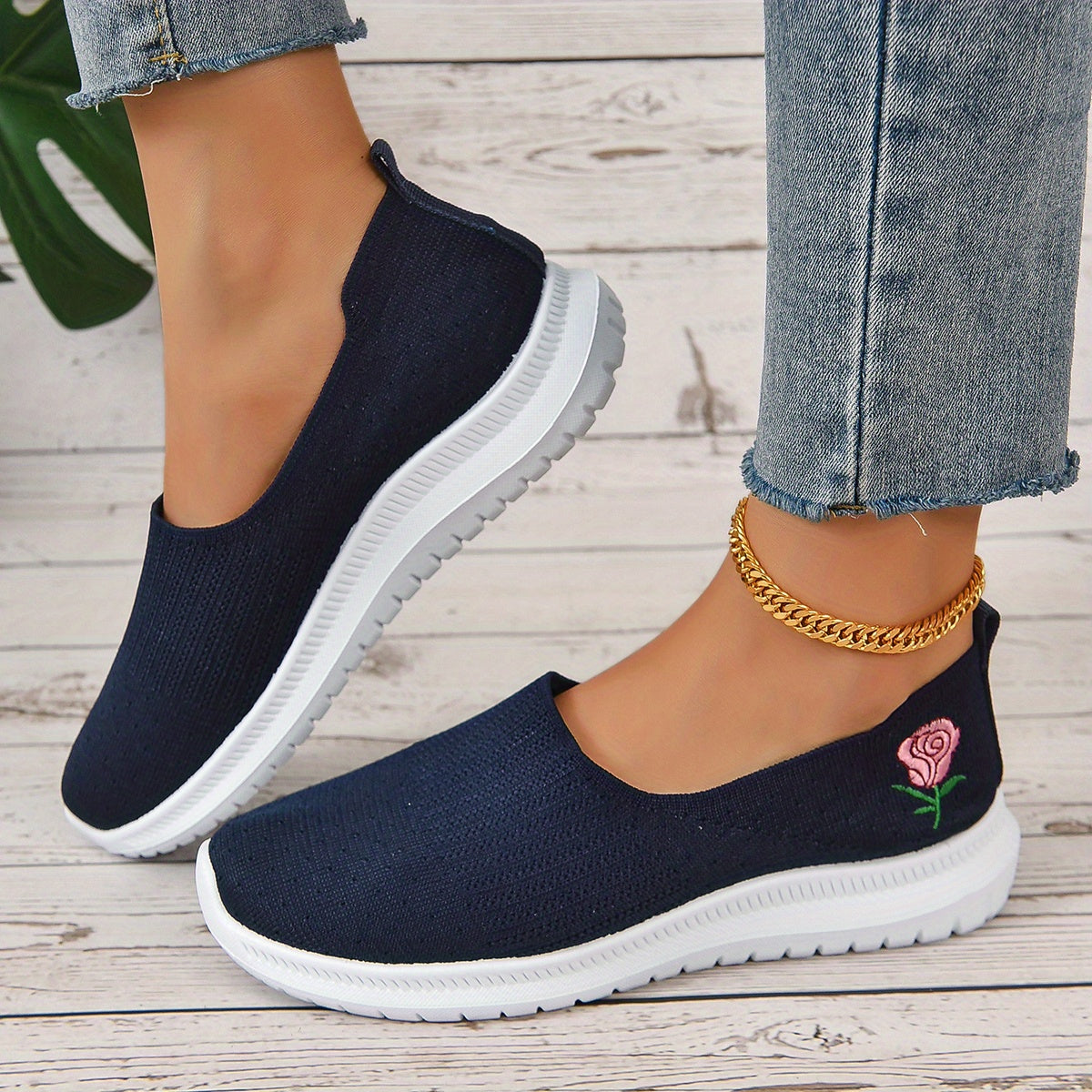 Floral Embroidered Slip-On Sneakers Low Flying Non-Slip Shoes