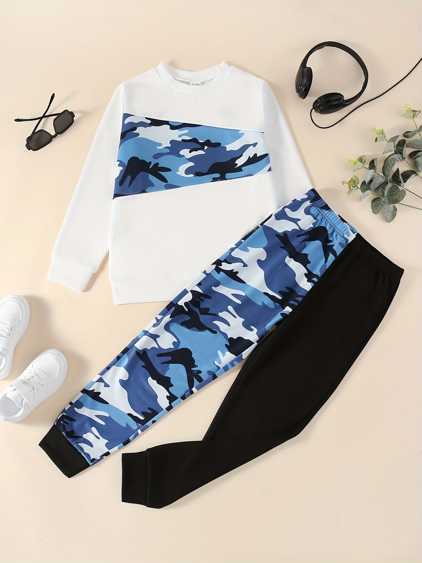 Boy's 2pcs Cartoon Letter Camo Sweatshirt & Sweatpants Set