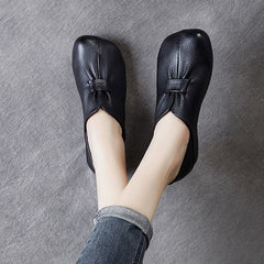 Women's Soft Sole Beanie Slip-on Loafers Retro Faux Leather Shoes