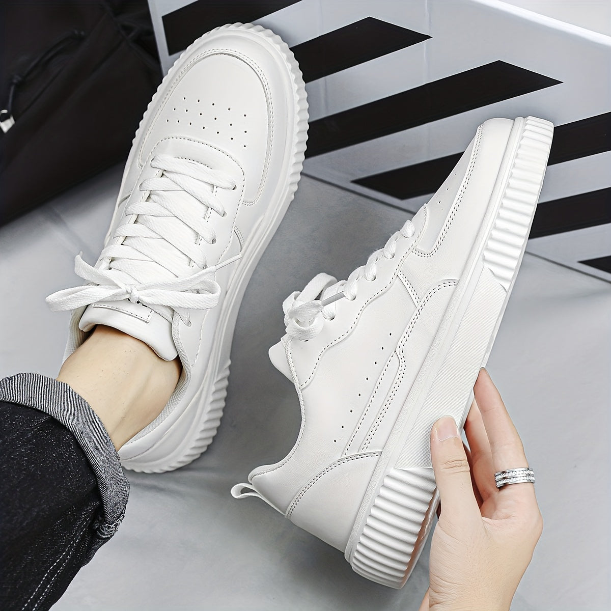 Men's Solid Skate Shoes Comfy Non Slip Lace Up Casual Sneakers