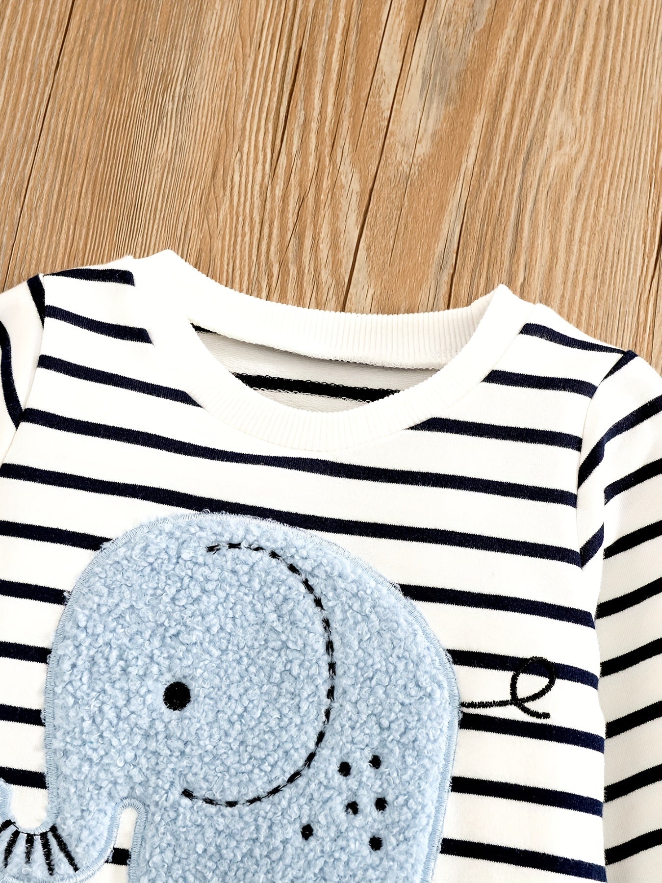 2pcs Baby Boy Elephant Embroidery Plaid Sweatshirt & Elastic Denim Pants Set
