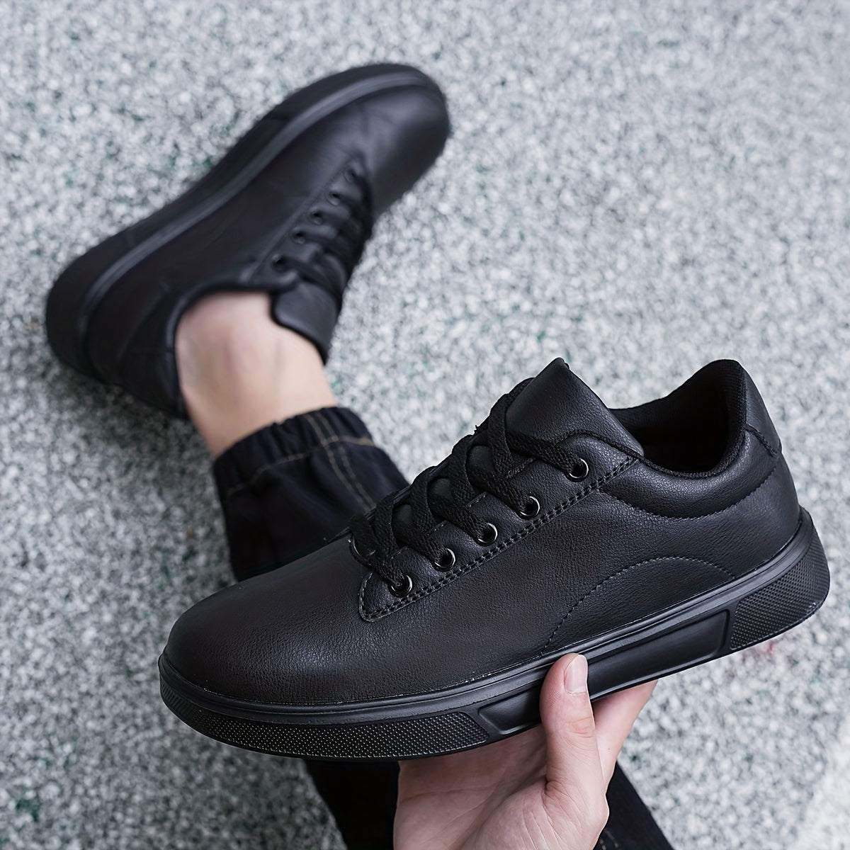 Men's Solid Skate Shoes Comfy Non Slip Casual Lace Up Sneakers