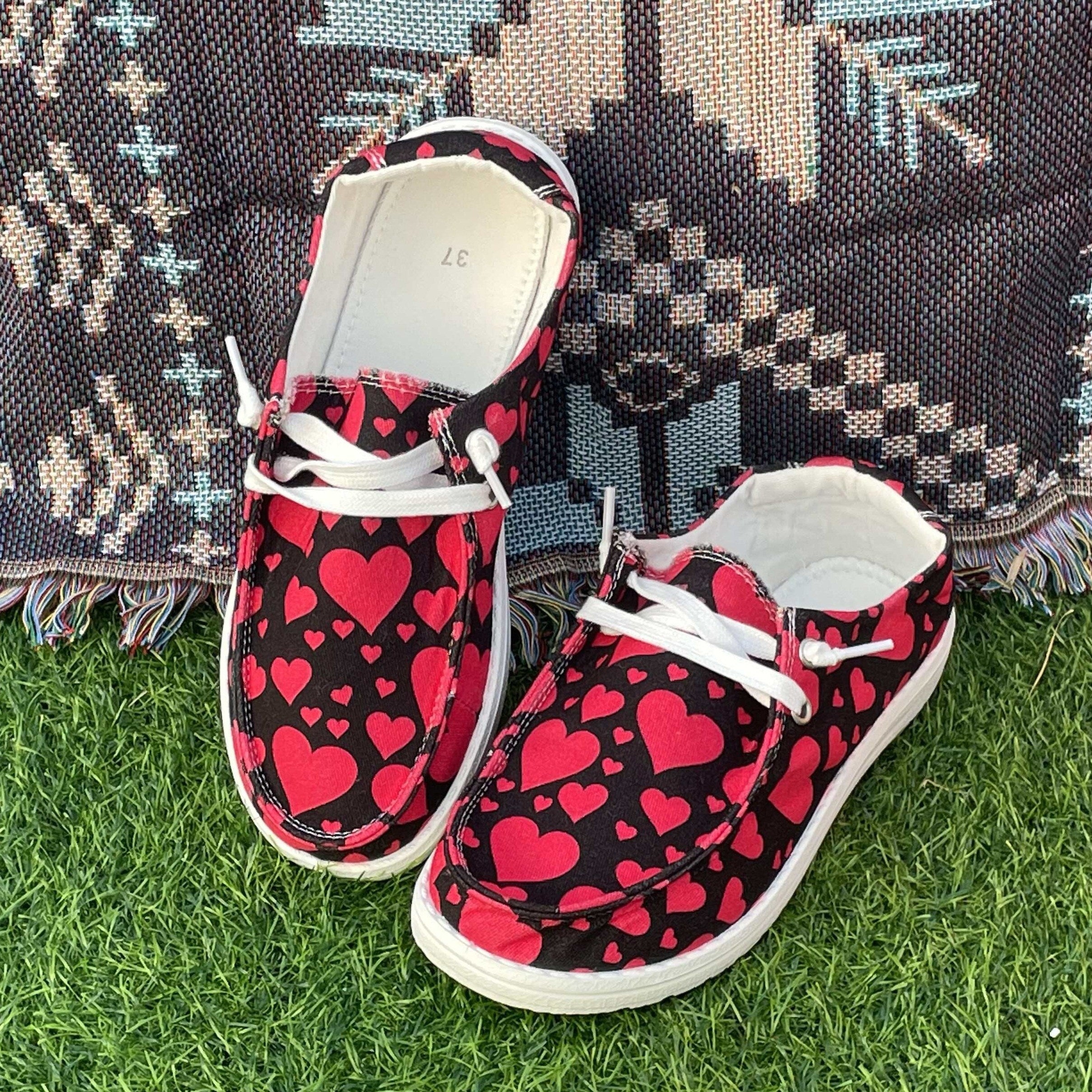 Red Heart Pattern Skateboard Shoes for Women, Lightweight Running Shoes