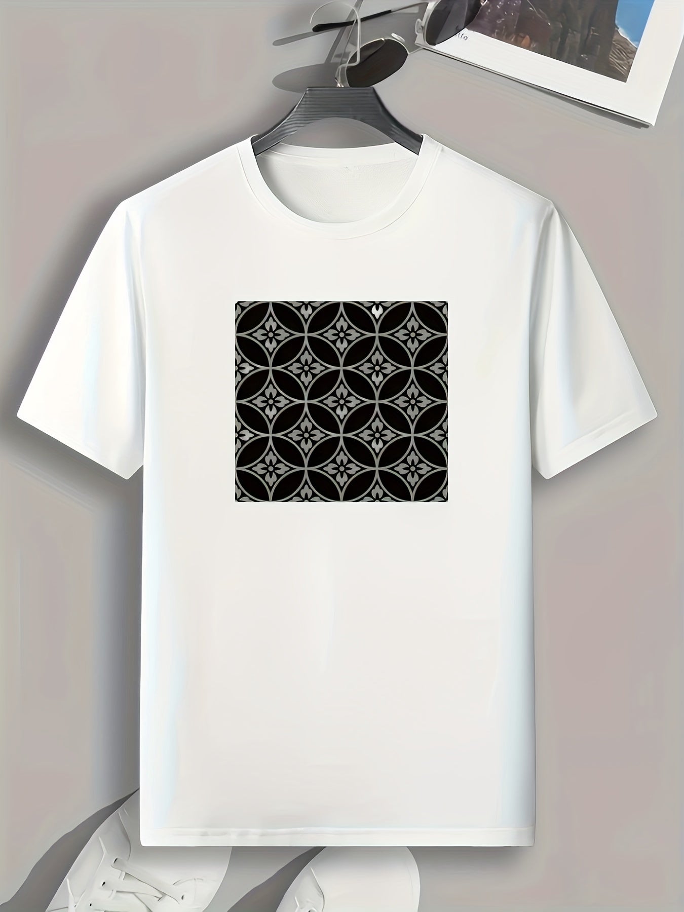 Floral Print Men's Comfy T-shirt for Summer Outdoor Activities