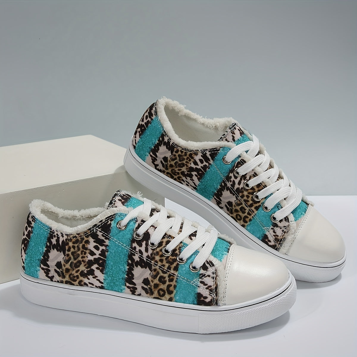Leopard Print Low Top Travel Shoes Lightweight Outdoor Flat Shoes