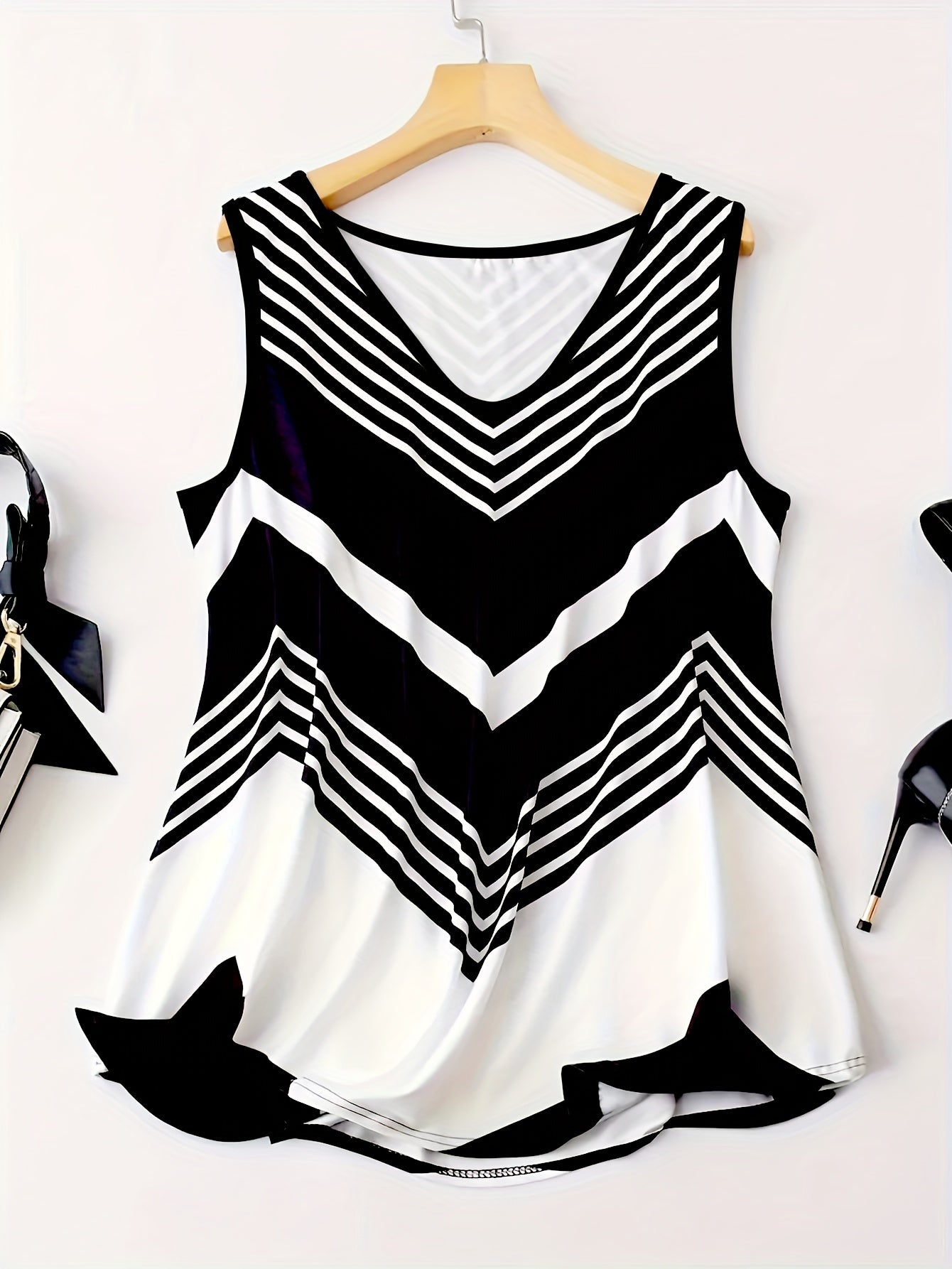 Geometric Print Tank Top V Neck Sleeveless Summer Top