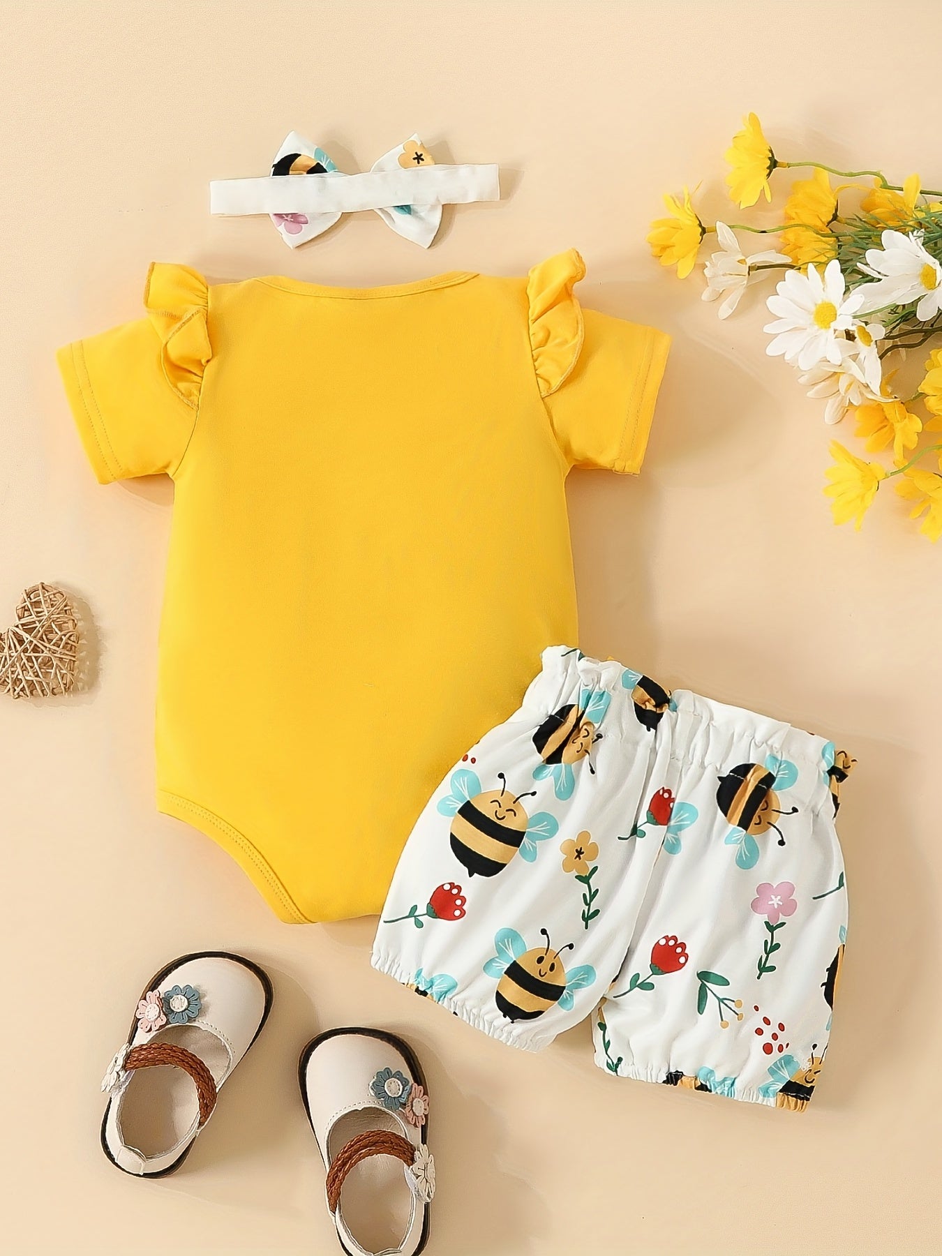 3pcs Baby Girls Mommy Is My Bestie Bee Flowers Onesie & Shorts Set