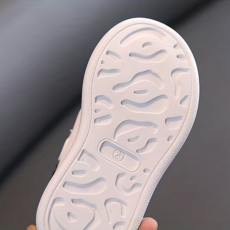 Embroidered Bear Low Top Skateboard Shoes For Girls
