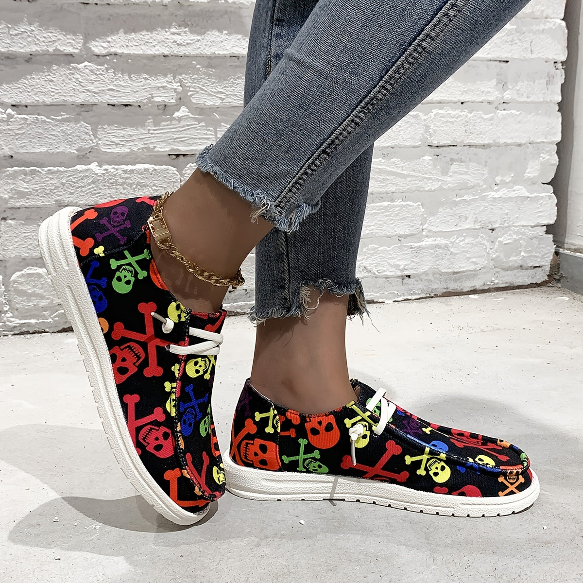 Women's Skull Pattern Slip-On Canvas Shoes