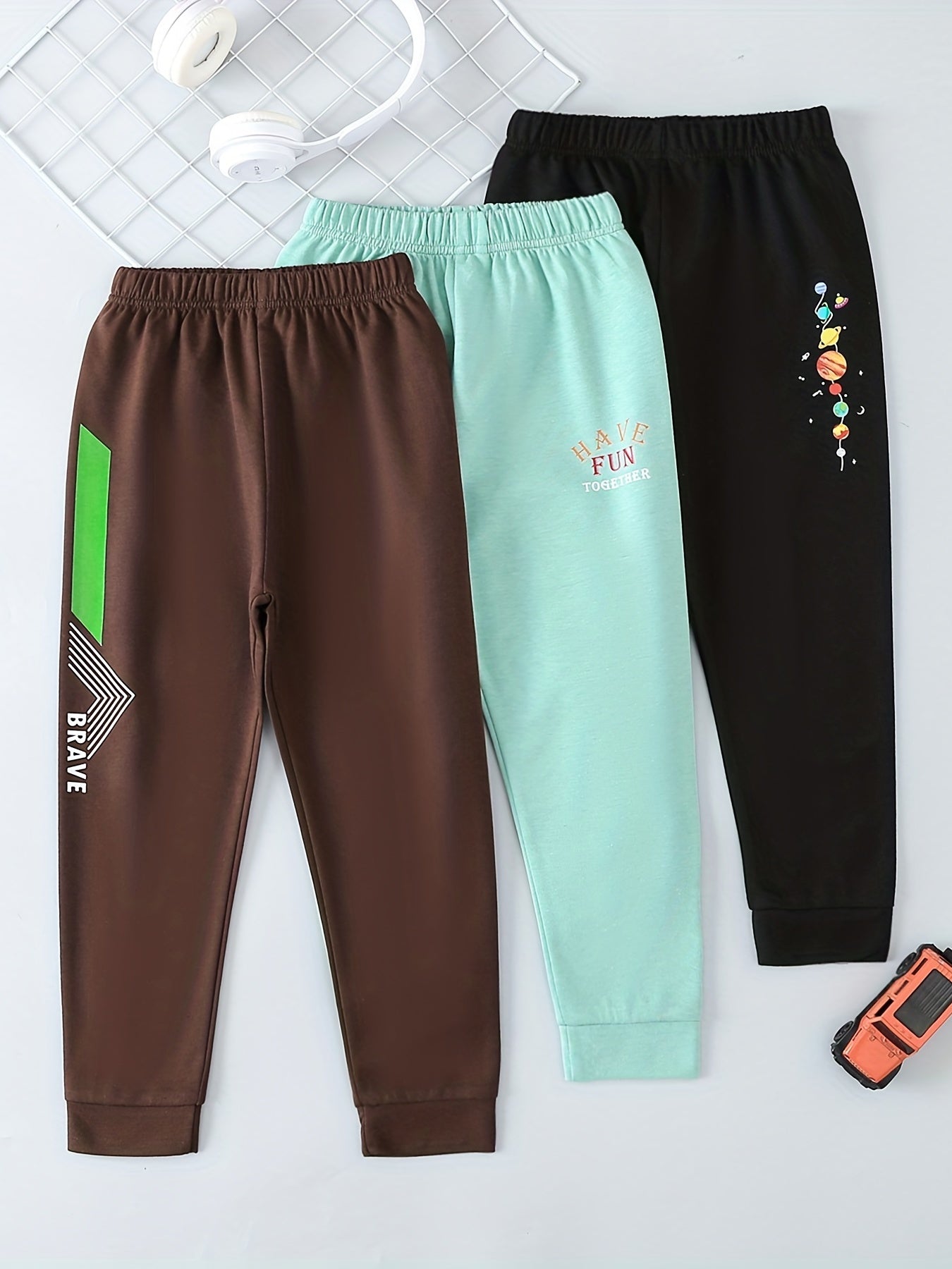 Boys Cartoon Sweatpants Set with Sun Car and Dinosaur Print