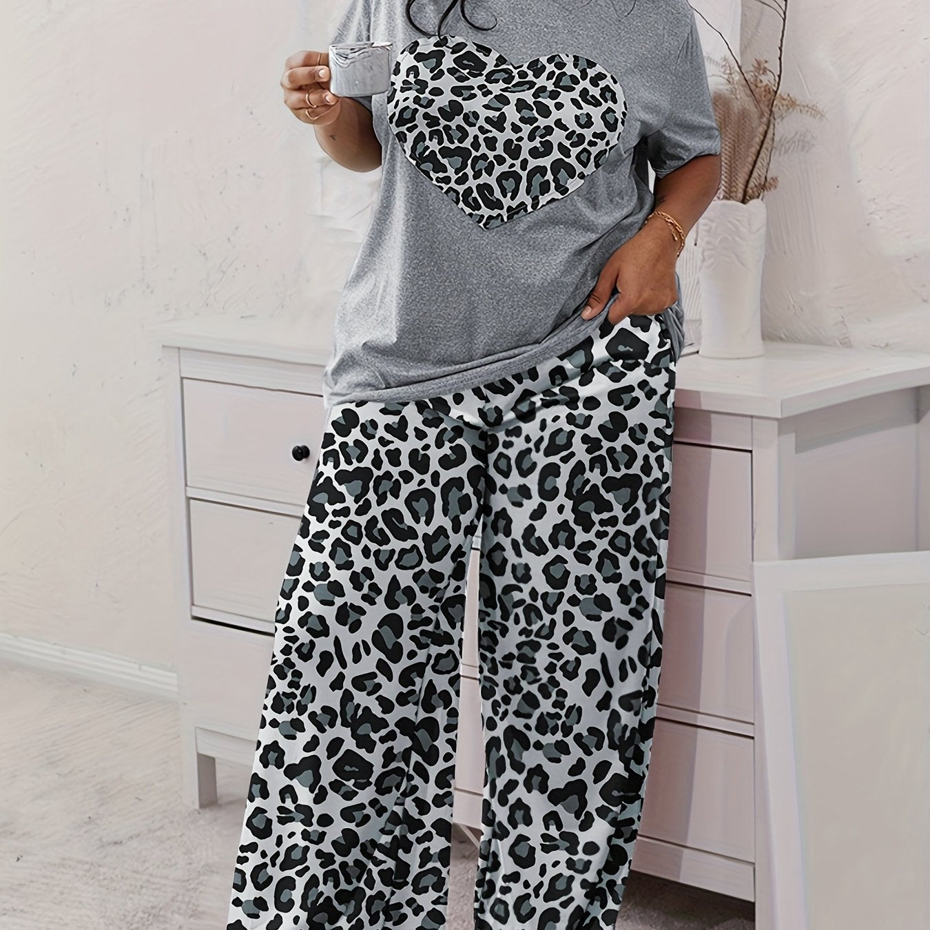 Leopard Heart Print Plus Size Pajama Set Short Sleeve Tee & Wide Leg Pants