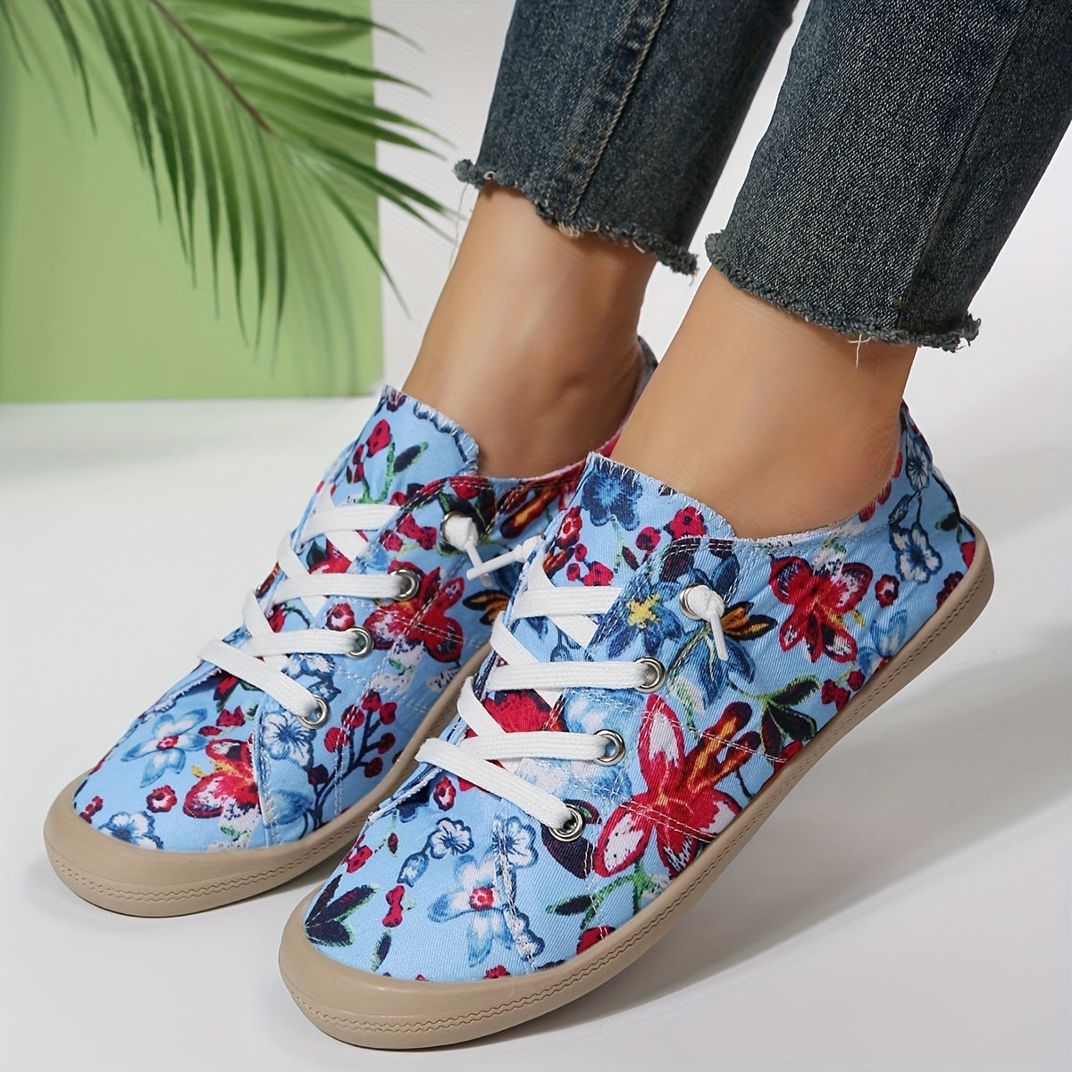 Women's Flower Pattern Canvas Lace Up Flat Sneakers