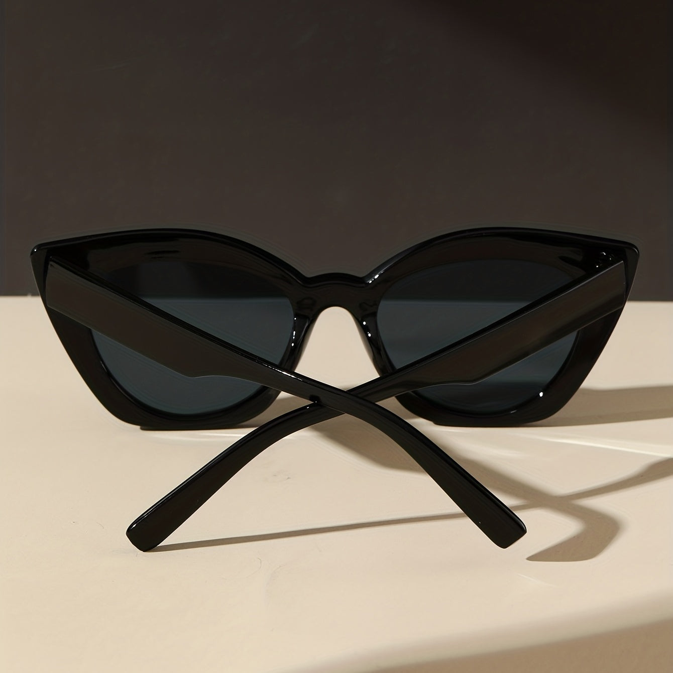 Cat Eye Sunglasses Rivet Anti Glare UV400