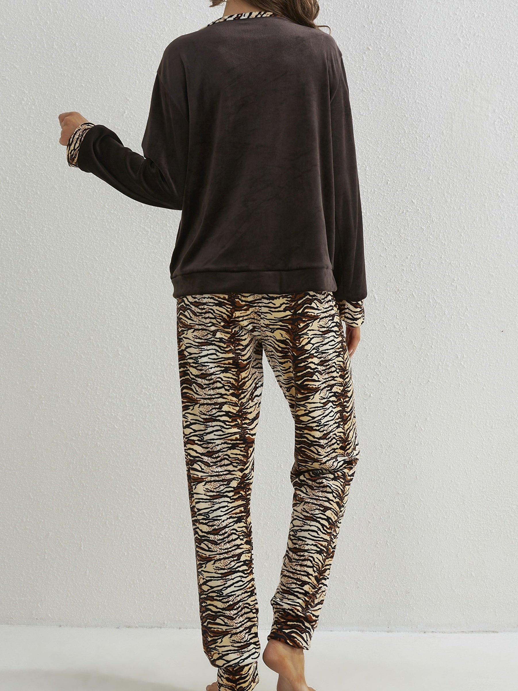 Heart Leopard Pajama Set Long Sleeve Crew Neck Top & Elastic Waistband Pants