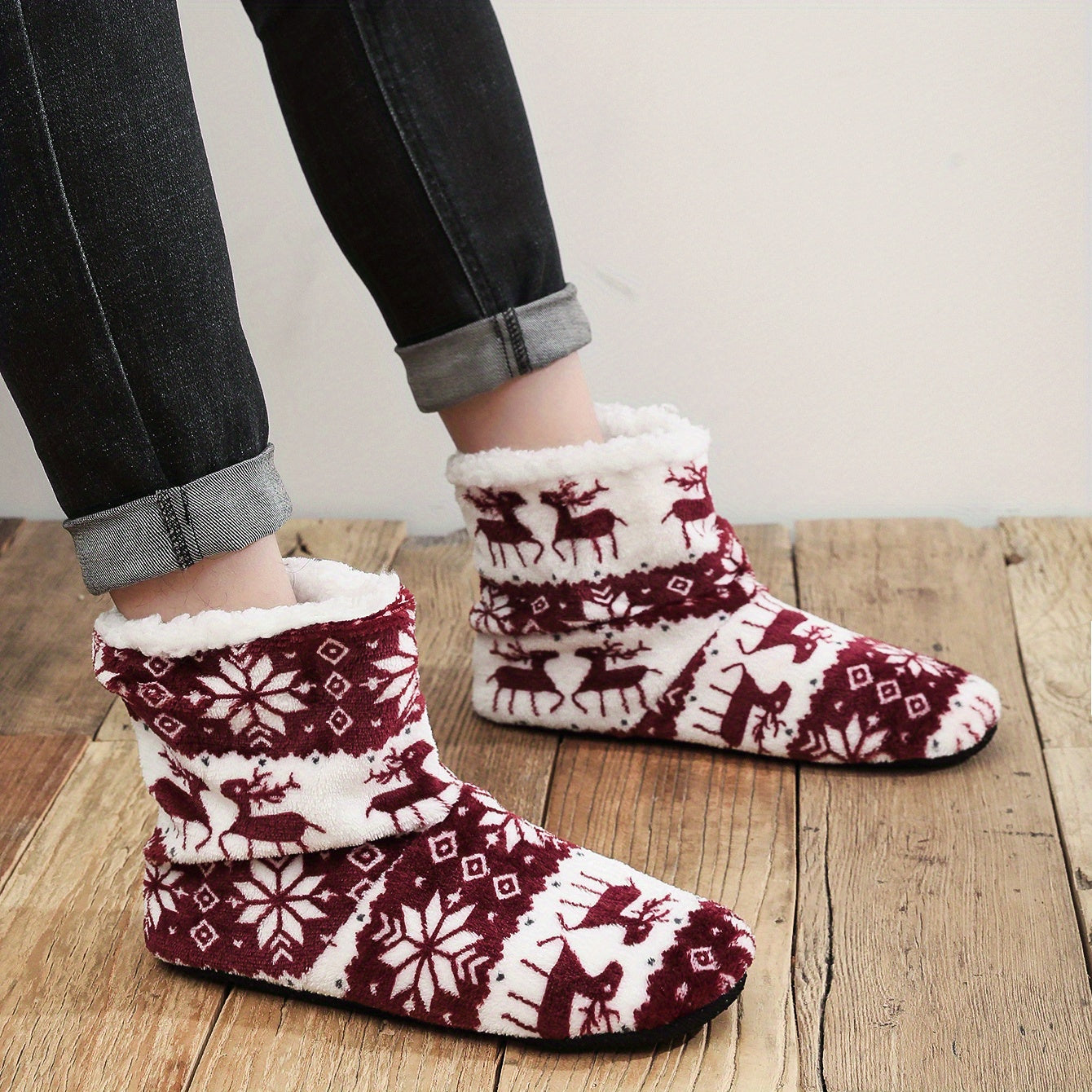 Reindeer & Snowflake Pattern Plush House Slippers for Men
