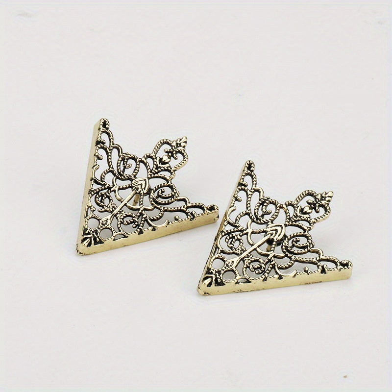 Antique Bronze Retro Palace Collar Pin Hollow Pattern Triangle Collar Buckle
