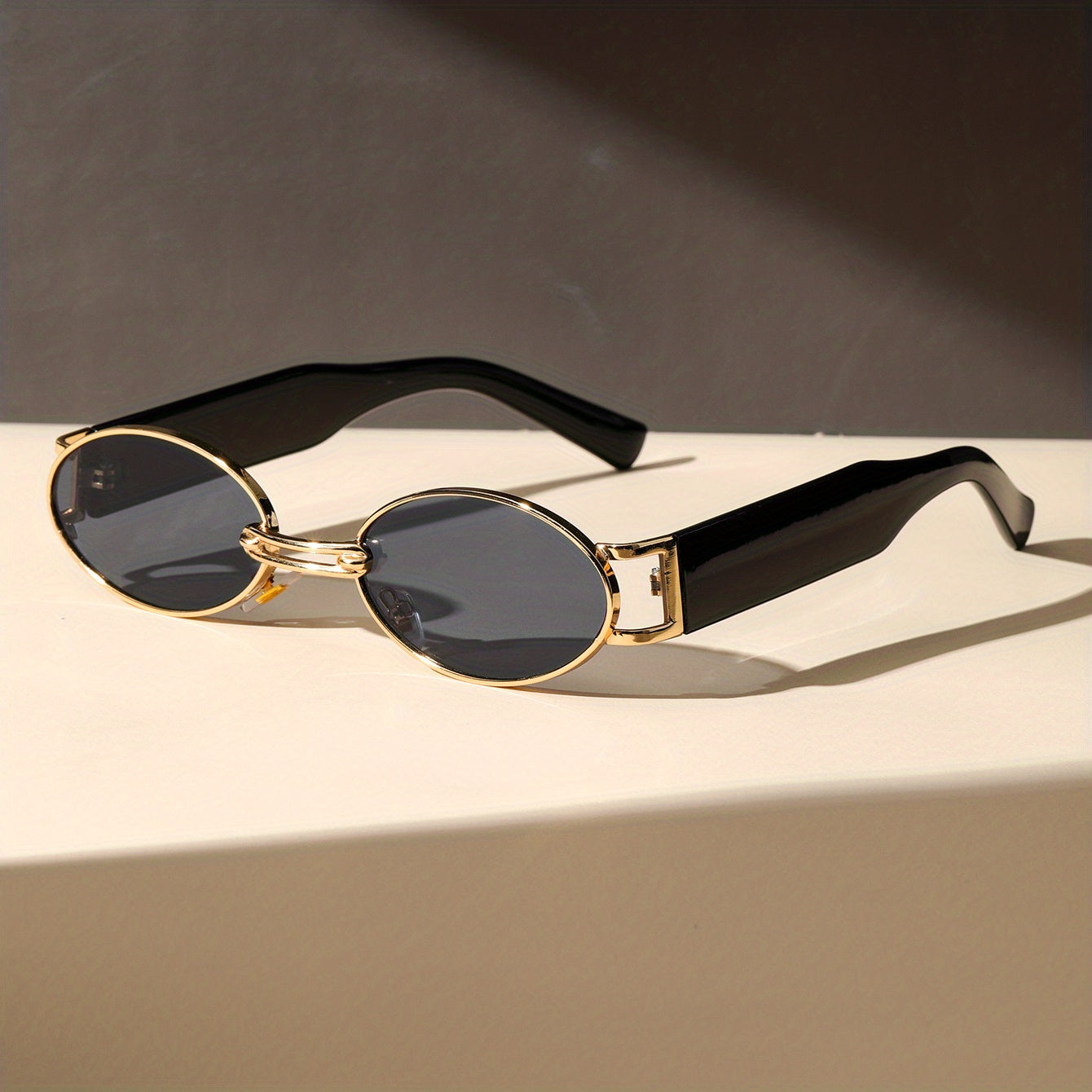 Oval Metal Frame Vintage Sunglasses