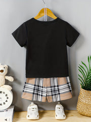 Boys Cartoon Chest Bag Graphic T shirt & Plaid Shorts Set