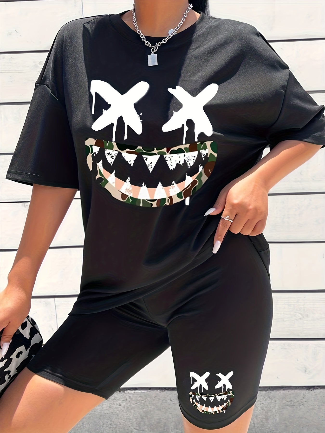 2pcs Cartoon Graphic Loose Short Sleeve T-shirts & Shorts Women's Activewear