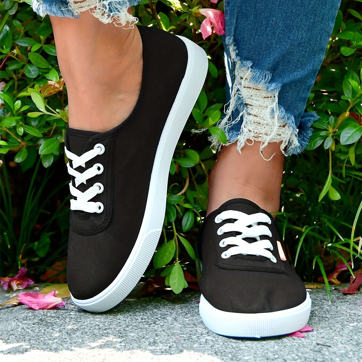 Women's Low Top Canvas Sneakers Lace Up Flat Shoes