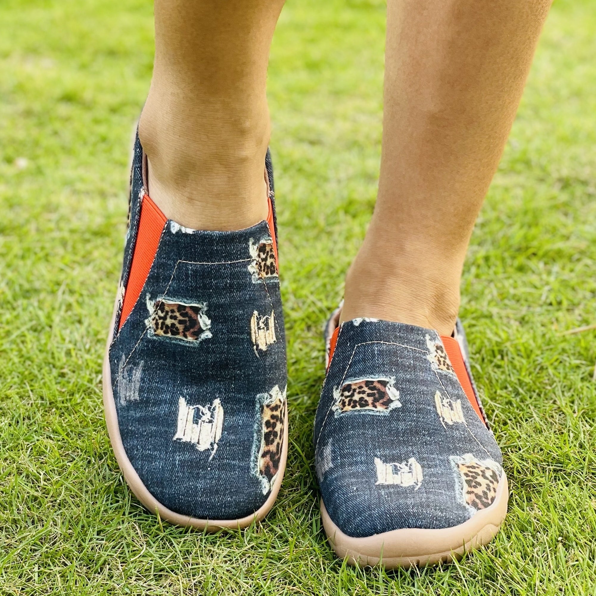 Leopard Pattern Slip-On Flat Canvas Shoes for Women