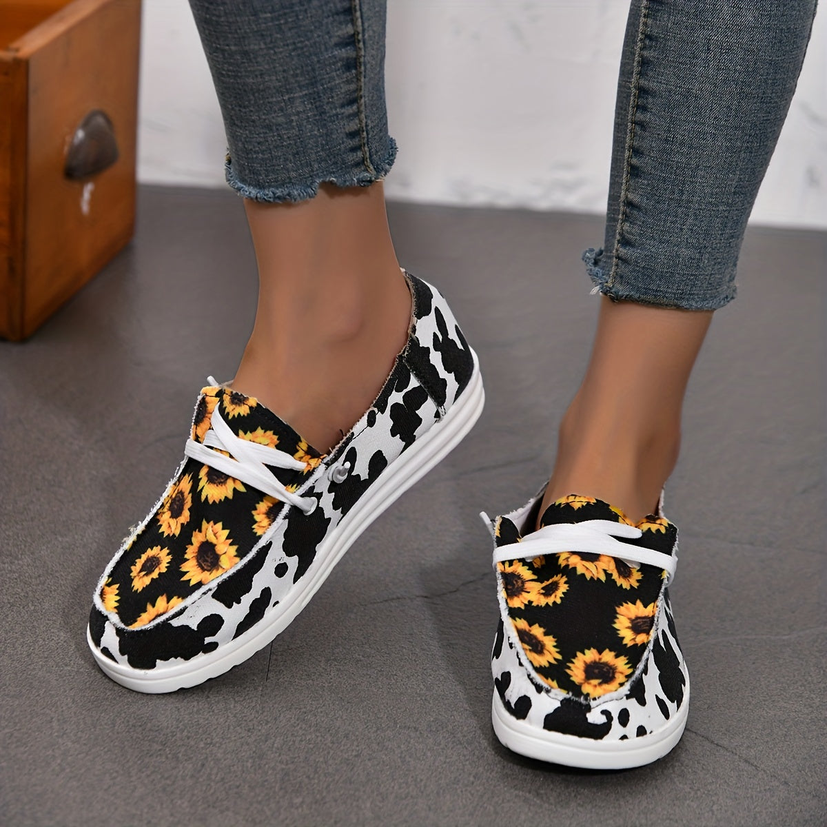 Chrysanthemum & Cow Print Canvas Shoes Low Top Lace Up Round Toe Lightweight