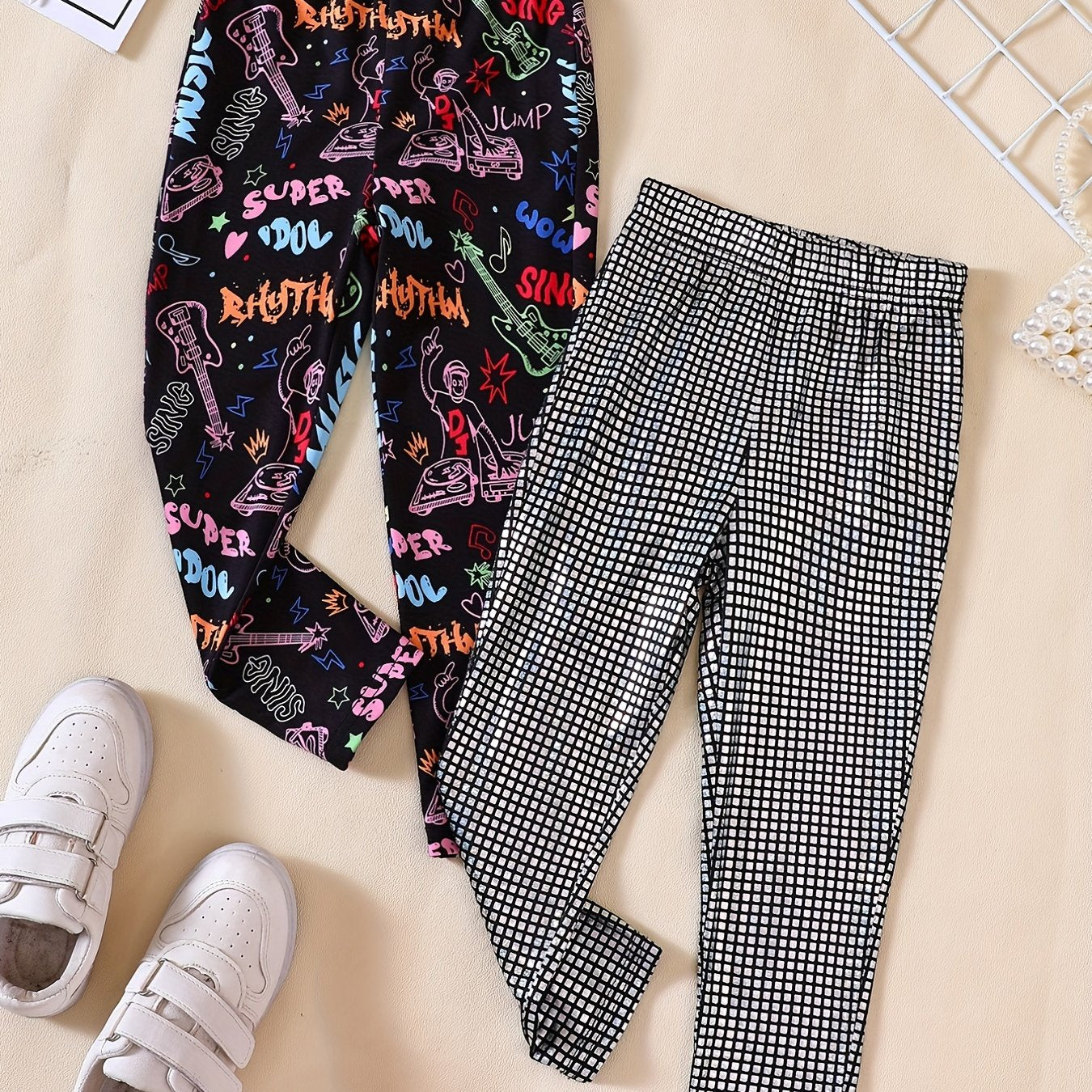 Girls' Stretch Leggings - Graffiti & Plaid Print