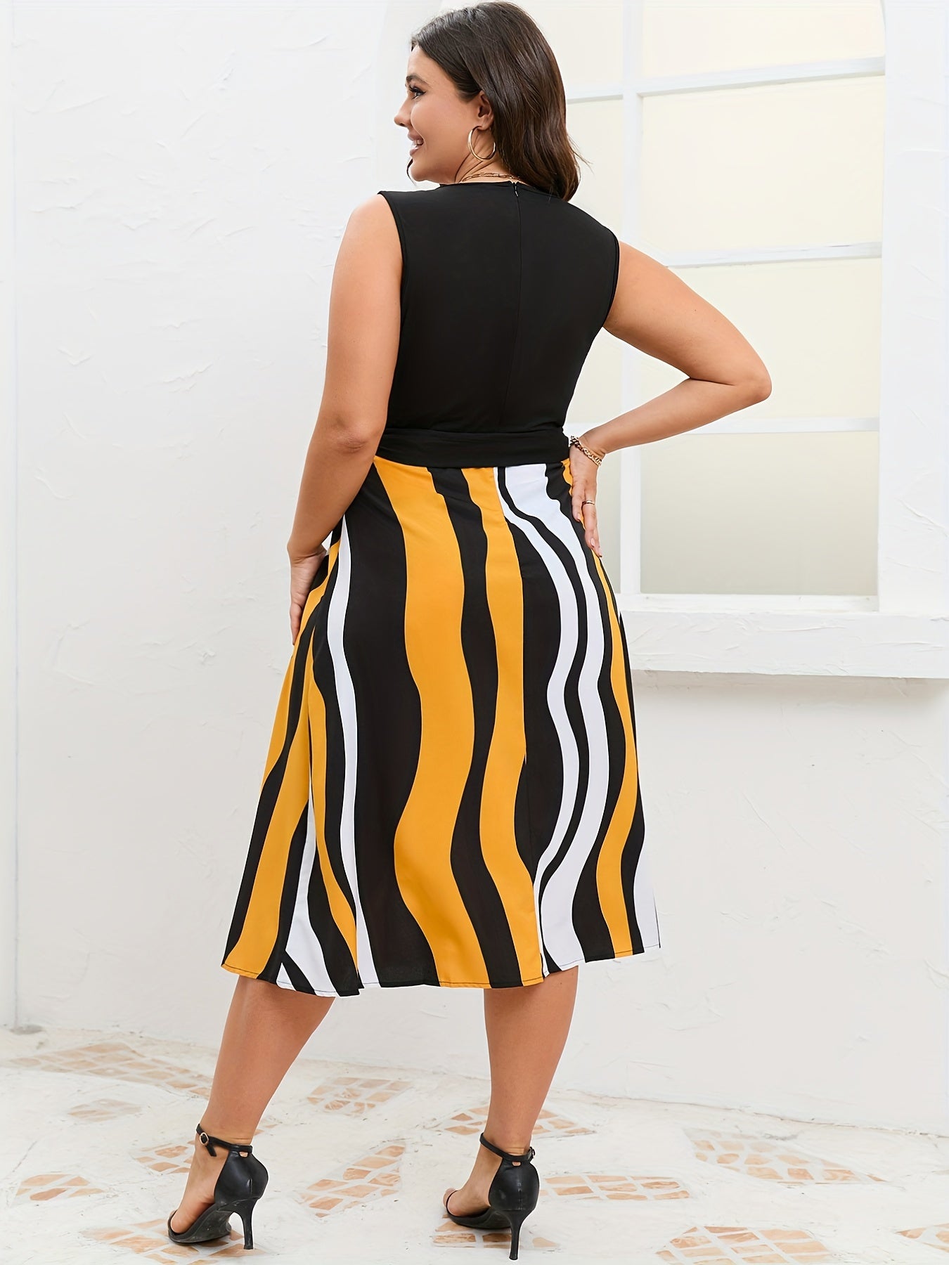 Women's Plus Fluid Print V Neck Nipped Waist Tank Dress