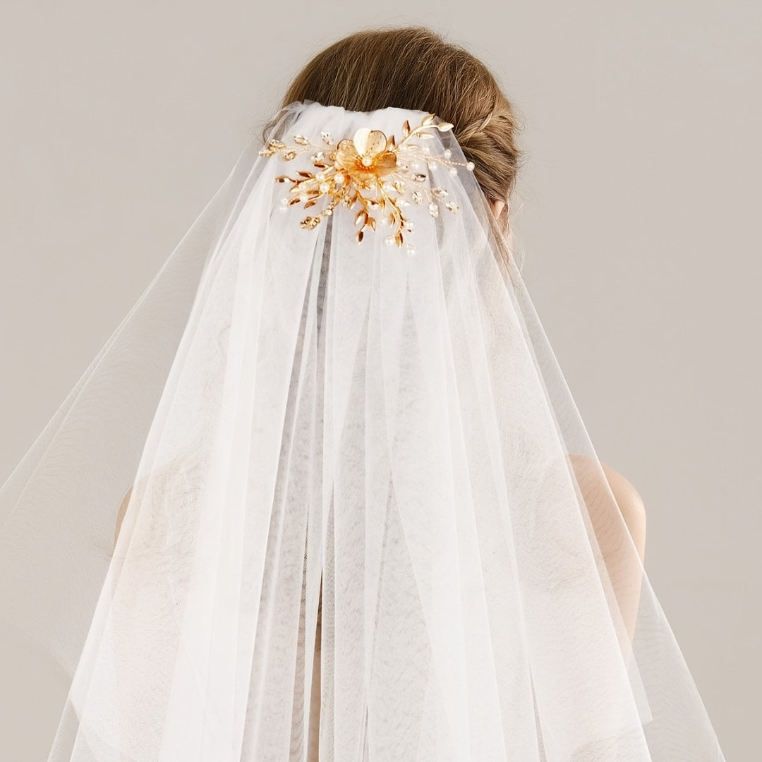 Tulle Bride's Veil with Golden Floral Hair Comb