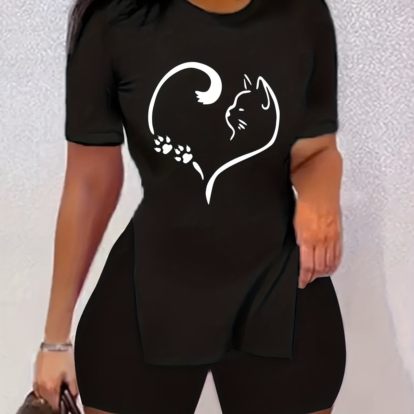 2pcs Heart And Cat Graphic Split Tee & Shorts Set Women's Activewear