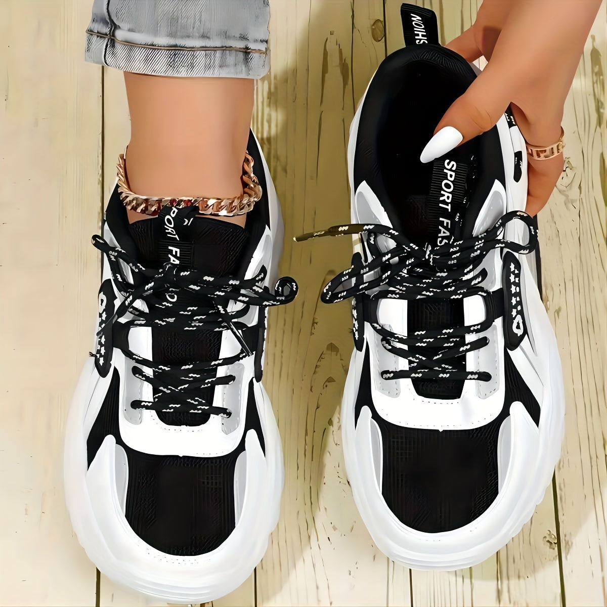 Women's Breathable Mesh Sneakers Low Top Lace Up Shoes