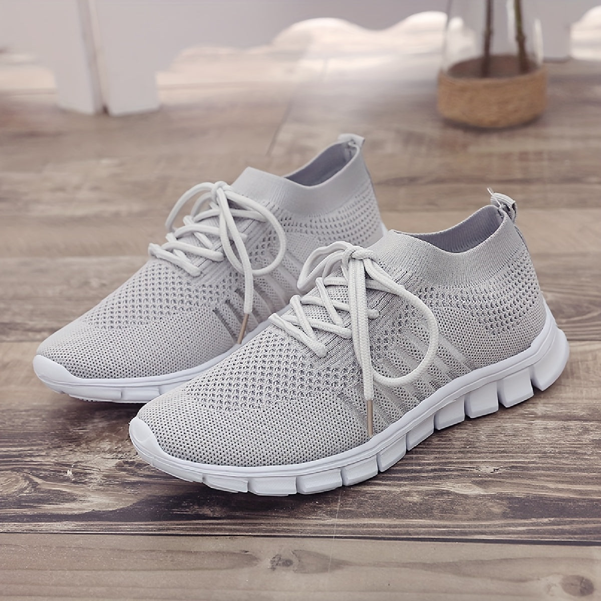 Women's Breathable Mesh Tennis Shoes Lightweight Lace Up Travel Shoes