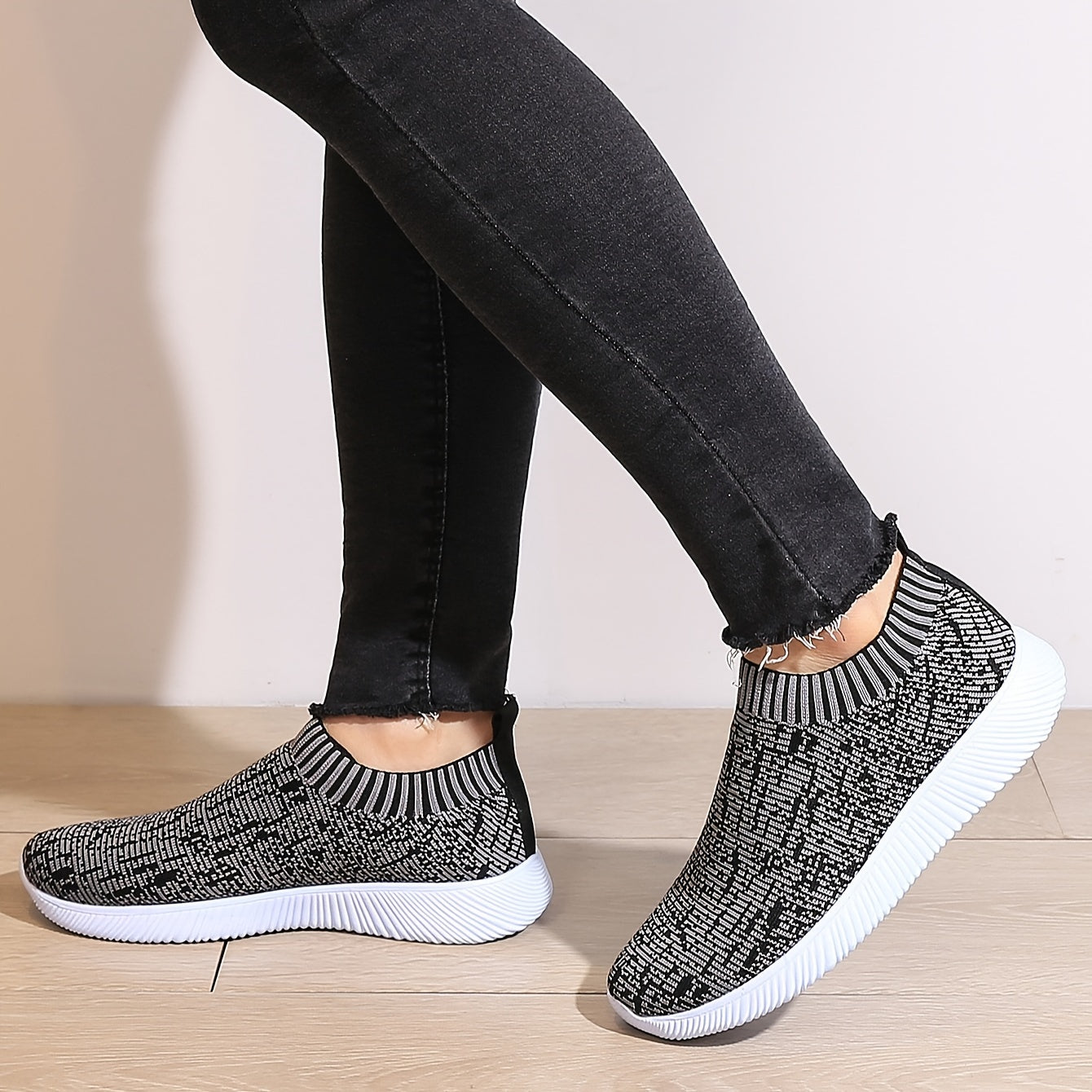 Women's Mesh Breathable Walking Shoes Lightweight Slip On Flying Woven Shoes