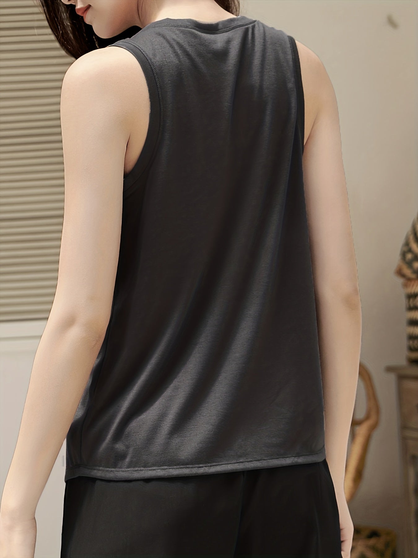 Women's Breathable Sleeveless Sports Top for Comfortable Workouts