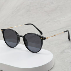 Square Sunglasses Unisex Rivet Decor Anti Glare UV400