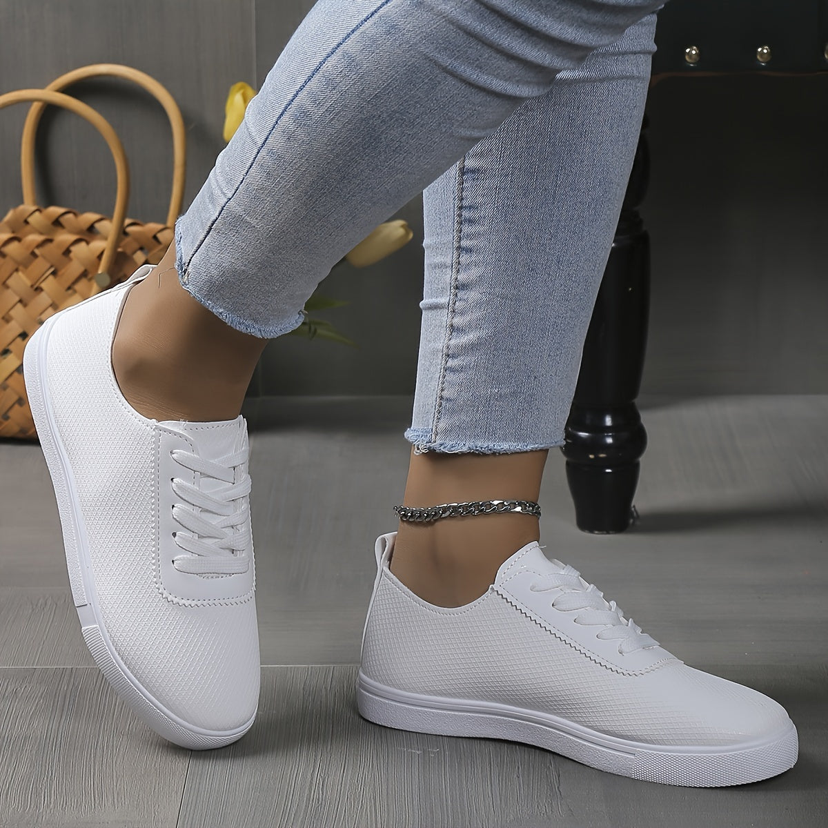 Women's Lace-Up Low Top Skate Shoes Casual Sports Walking Shoes