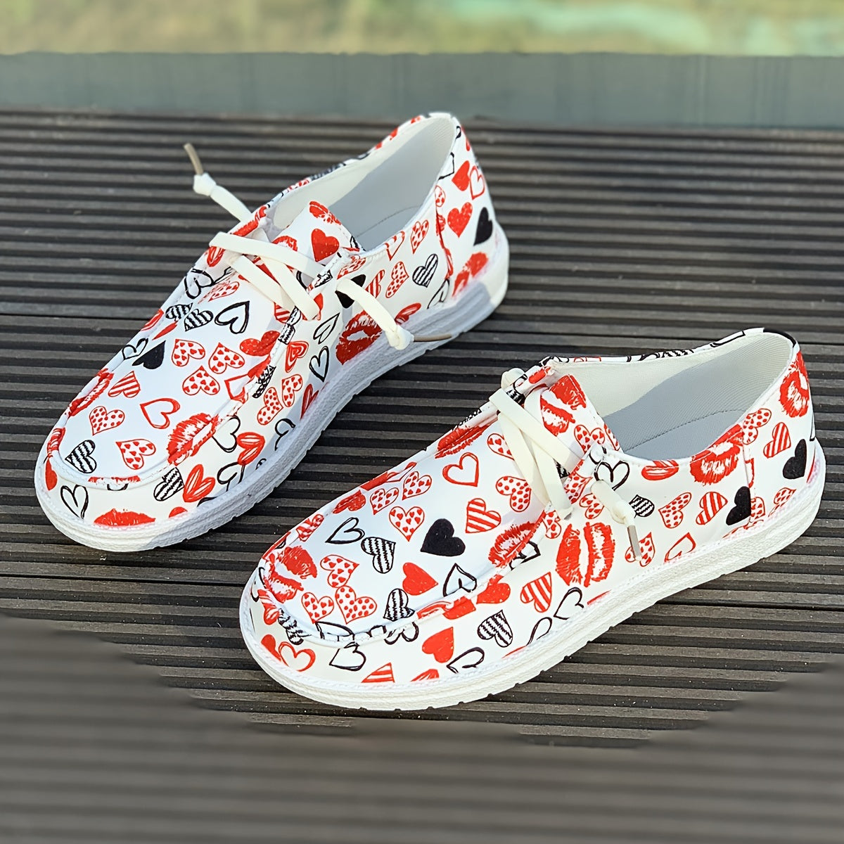Love Pattern Lace-up Skate Shoes for Women