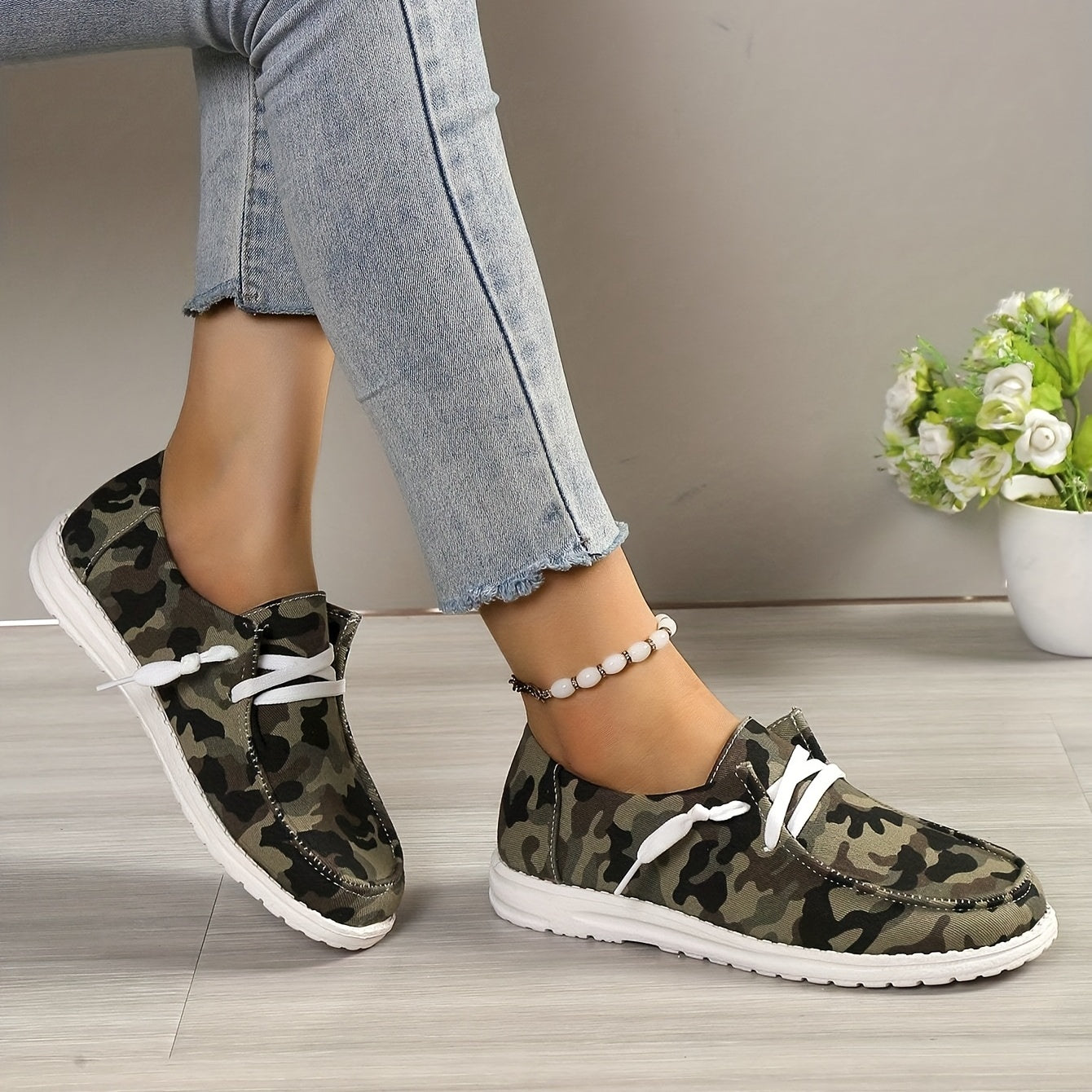 Camouflage Print Canvas Lace-up Flat Sneakers