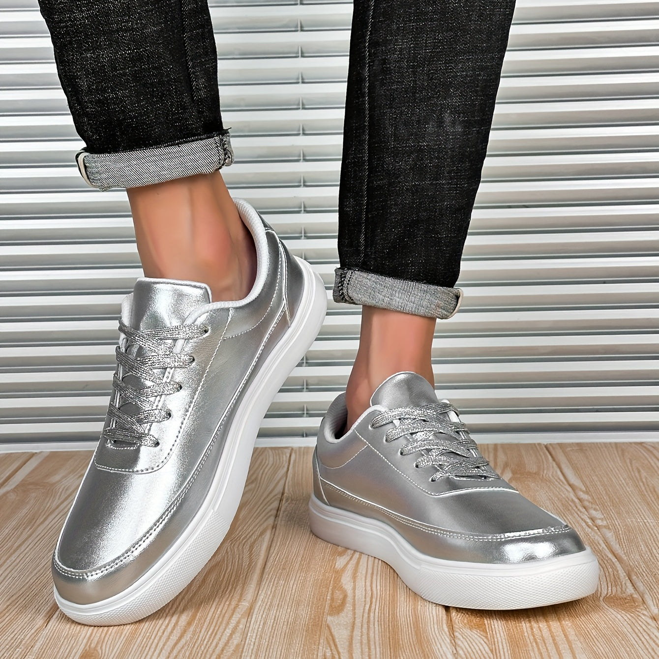Men's Breathable Skate Shoes Non Slip Sneakers