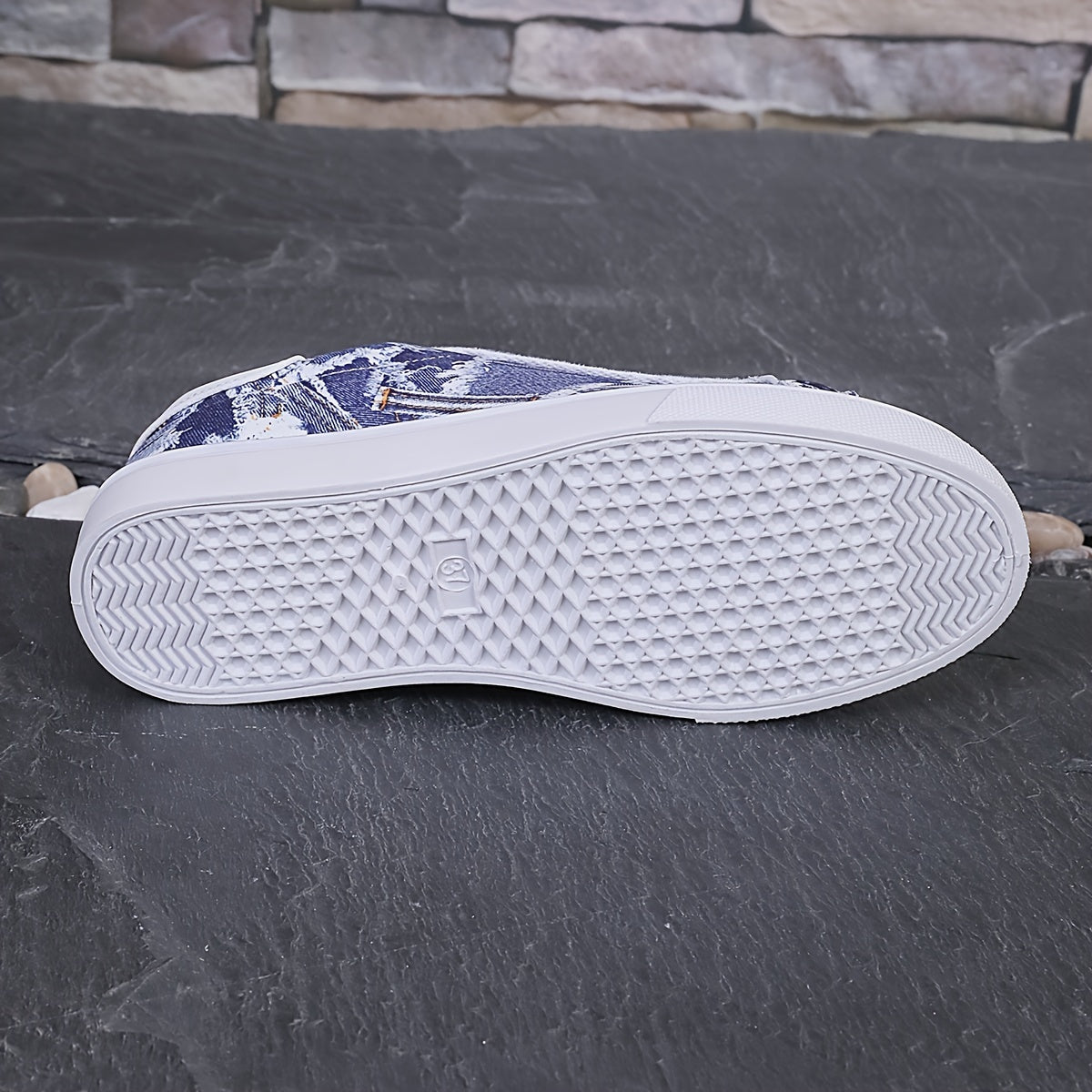 Women's Graffiti Pattern Flat Skate Shoes Breathable Non slip Outdoor Sneakers