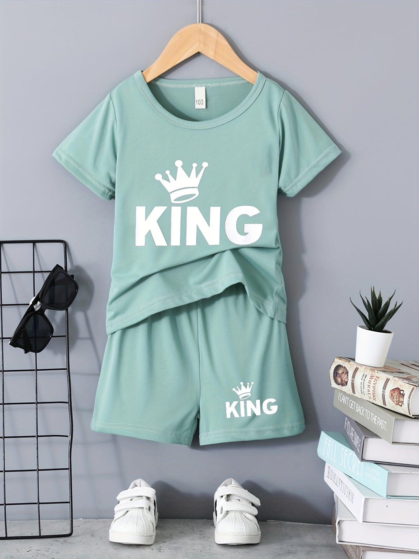 2pcs Boys Casual KING Crown Graphic Print T-shirt & Shorts Set