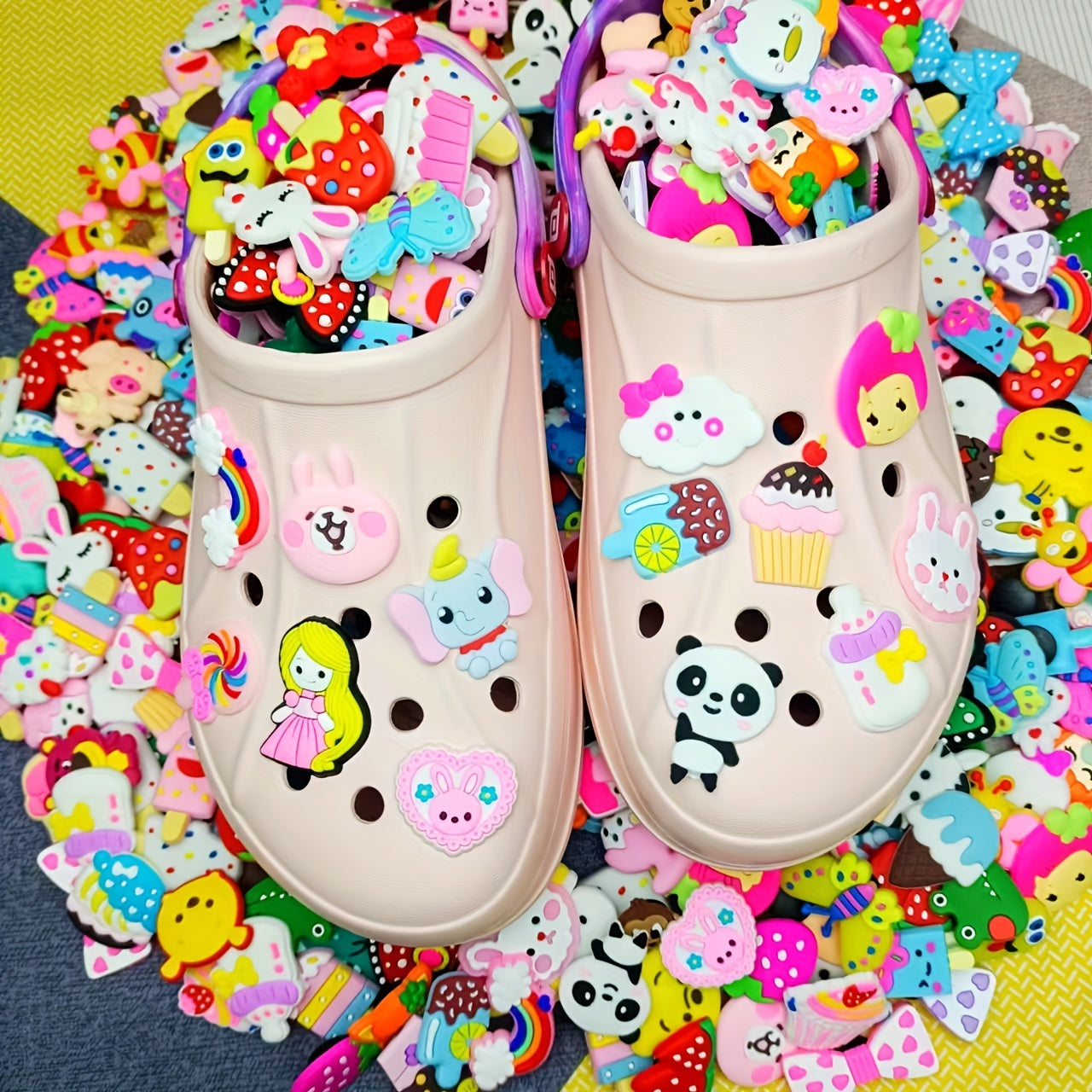 Cartoon Crocodile Ladies Hole Shoe Buckle