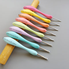 8pcs Soft Handle Crochet Needle Set for Beginners and Experienced Crocheters